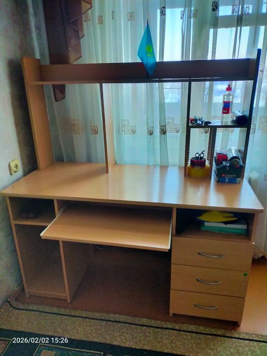 Срочно продам компьютерный стол
