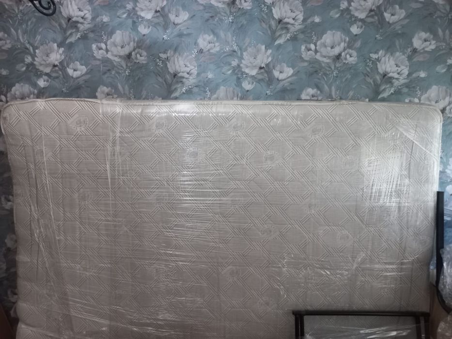 Saltea 200x180 cm de 20 cm grosime foarte putin utilizata