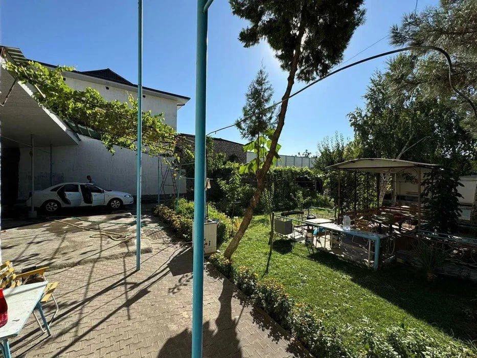 Dacha Sotiladi: 8 Sotix, 2 Qavatli Uy, Sauna va Basseyn
