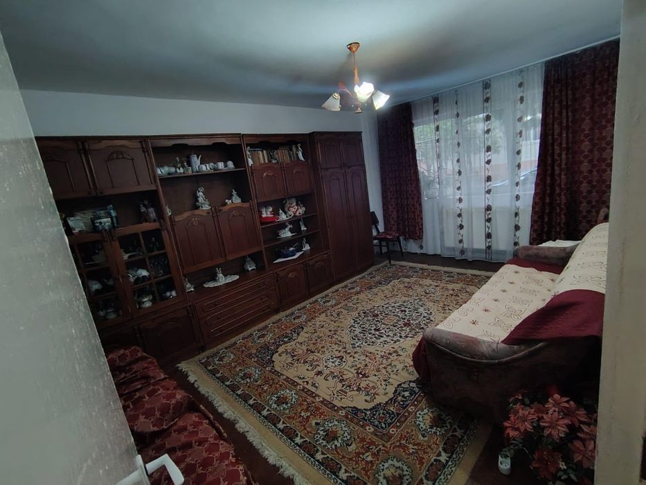 Se oferă spre vânzare un apartament cu 4camere spațios 104metri pătrați în Drăgășani