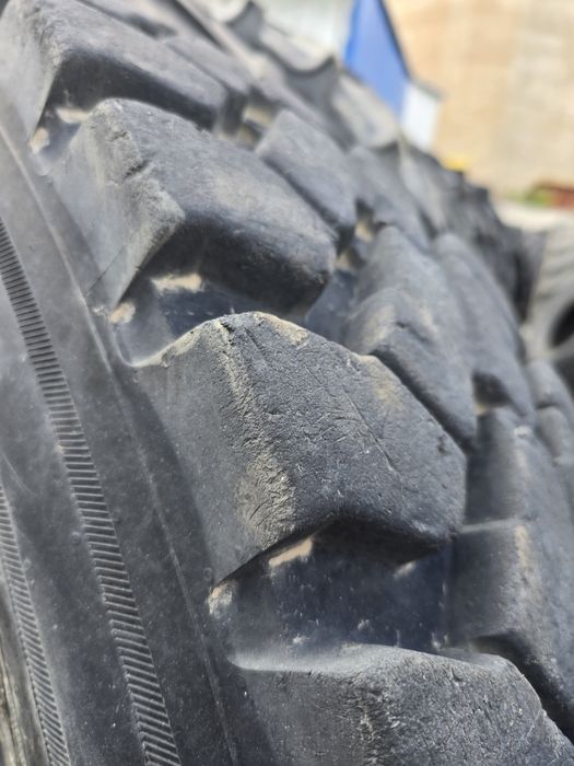 Anvelopa 325-95r24 sau 1200r24 Continental