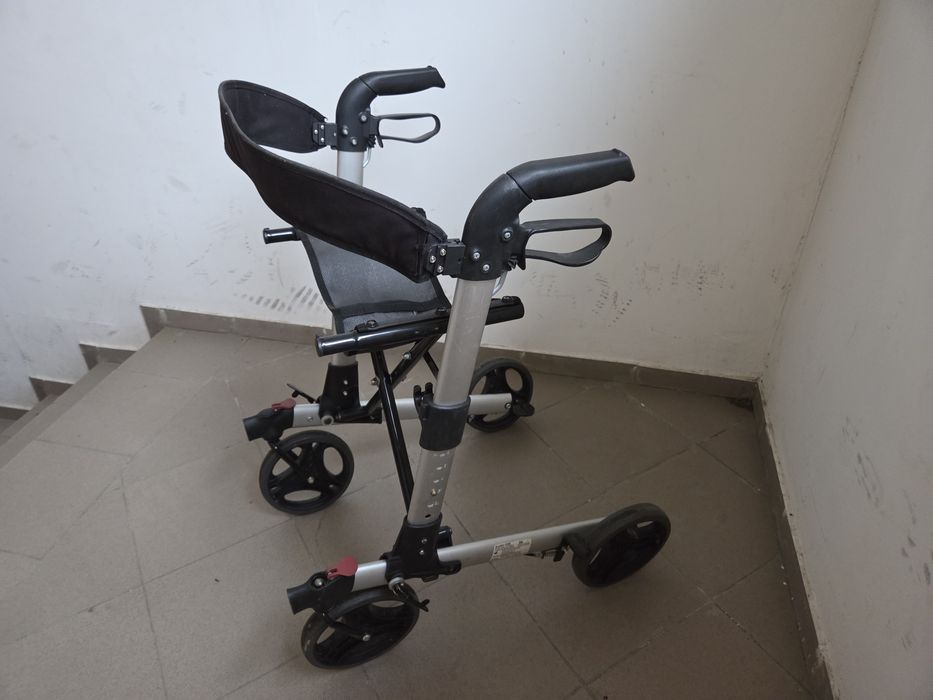 Cadru dizabilitati cu roti batrani ROLLATOR 9269