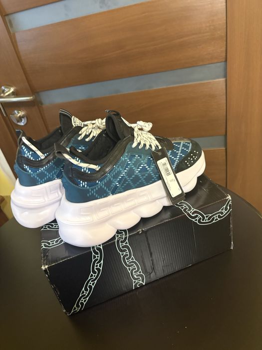 Versace chain reaction