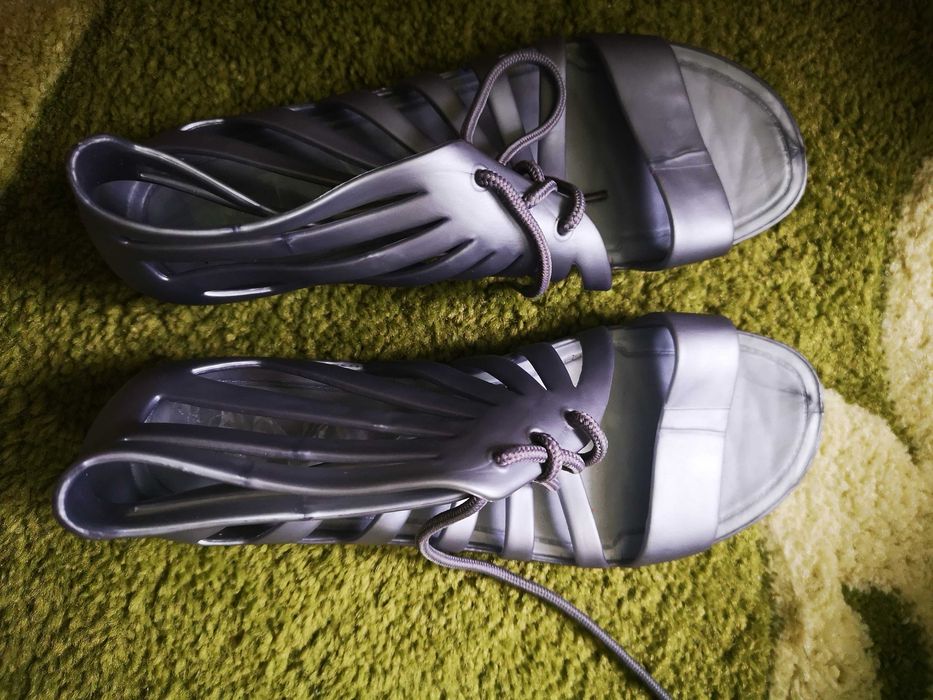 Дамски обувки нови цена 5лв за брой