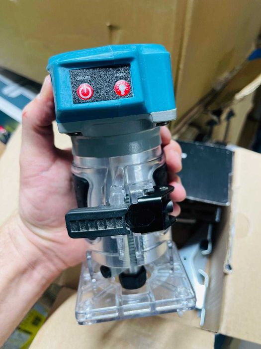 Masina de frezat Makita DRT50ZX4