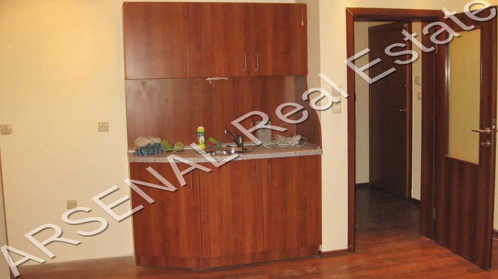 Двустаен апартамент под наем, Оборище