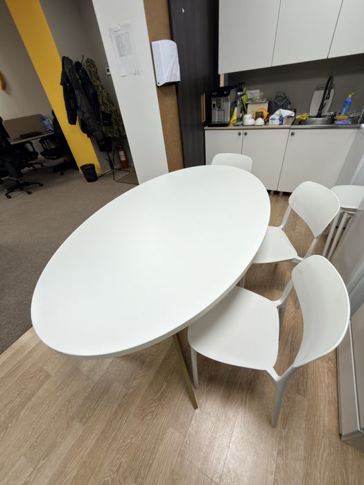 стол для дома или в любое помещение