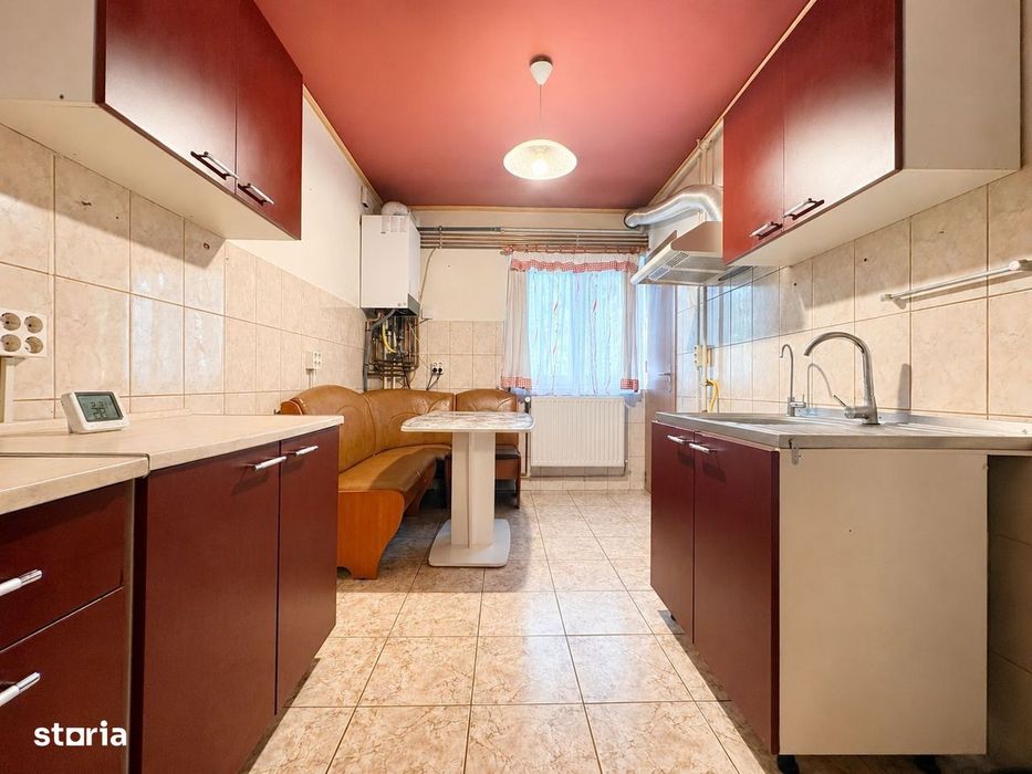 3 camere decomandat, etaj 1, centrală proprie, 2 balcoane + logie