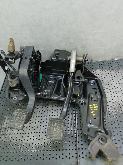 ansamblu pedalier 939a3000 2.4 jtd alfa romeo 159  0050500374