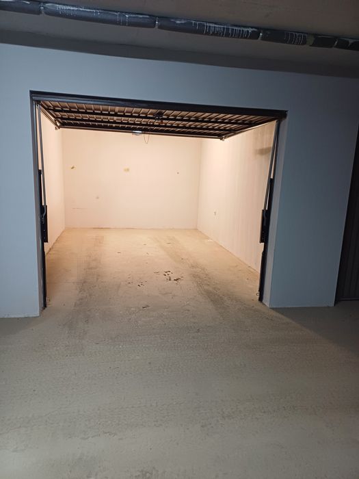 Дава се под наем Гараж / Паркомясто в Благоевград, Запад - 18 кв.м за 61.2 € - Снимка #2