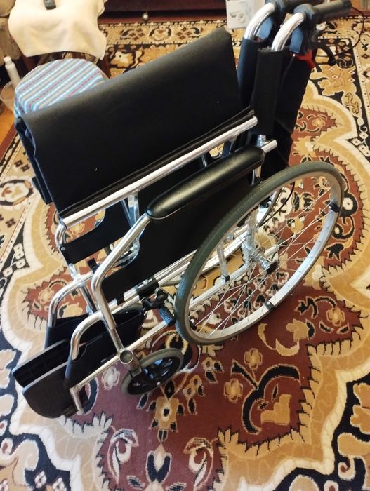 Scaun cu rotile pentru persoane cu dizabilități