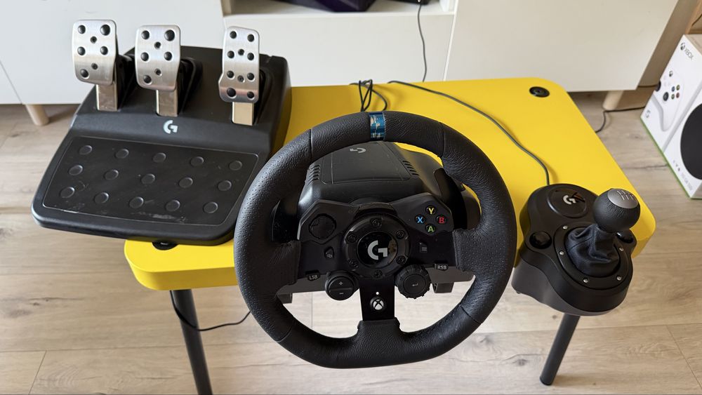 Logitech G923 TrueForce + Shifter за Xbox и PC, пълен комплект