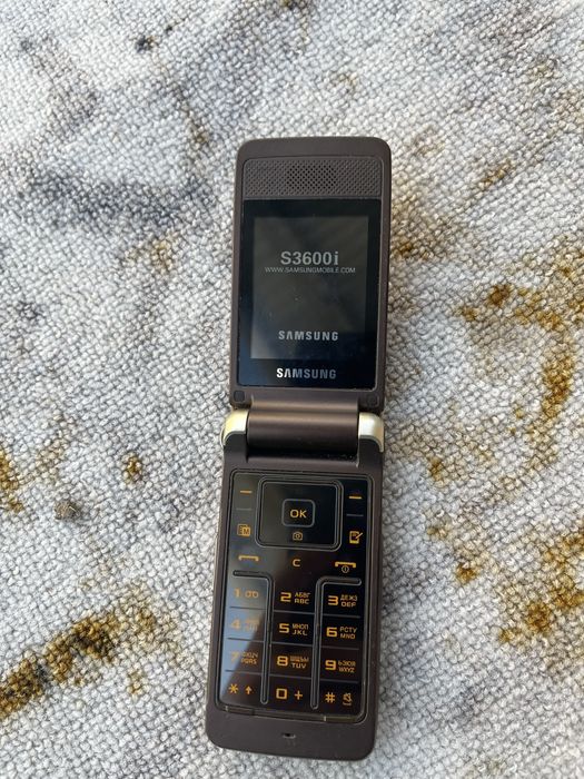 Самсунг с 3600 в идеалее.