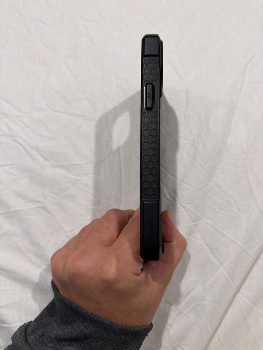 Husa UAG Monarch Pro Carbon Fiber iPhone 15 Plus