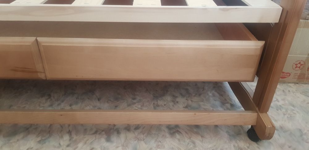 Детская кроватка с матрацем