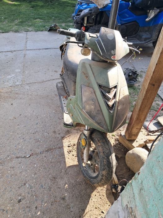 Vând scuter 80cc și un atv 125 cc