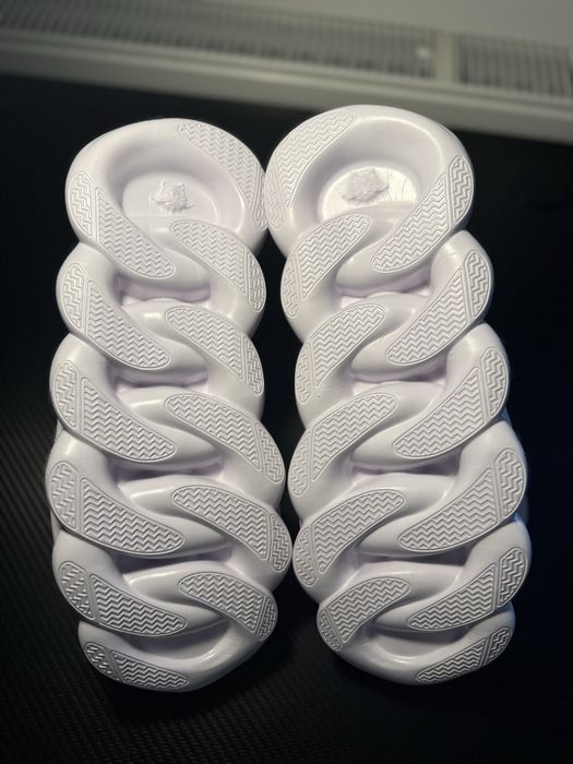 Versace Chain Reaction