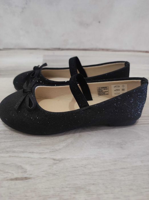 Туфли и в школу и на мероприятие для девочек
