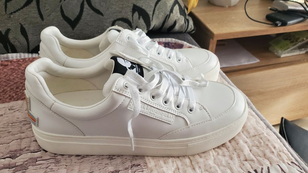 Karl Lagerfeld femei noi