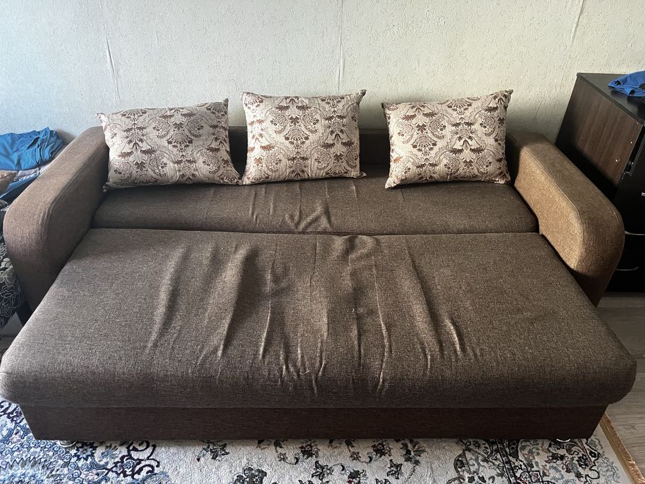 Раскладной диван (коричневый)