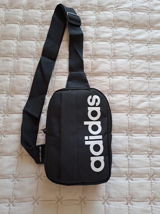 Чанта през гърди и рамо