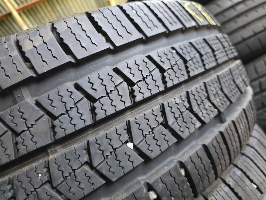 2бр Зимни гуми за бус 225 65 16 С - Nexen