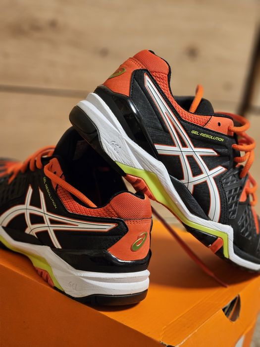 Vând încălțăminte Asics Resolution 6