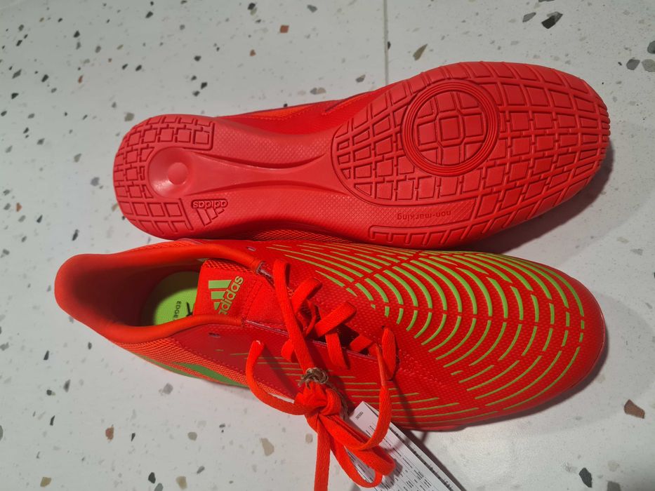 Обувки за футбол Adidas Predator