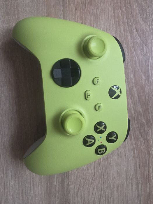 Vand controler Xbox One S aproape nou in garantie octombrie 2027