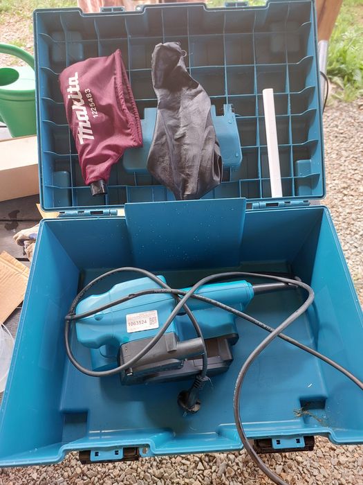 Ленточная шлифмашинка Makita