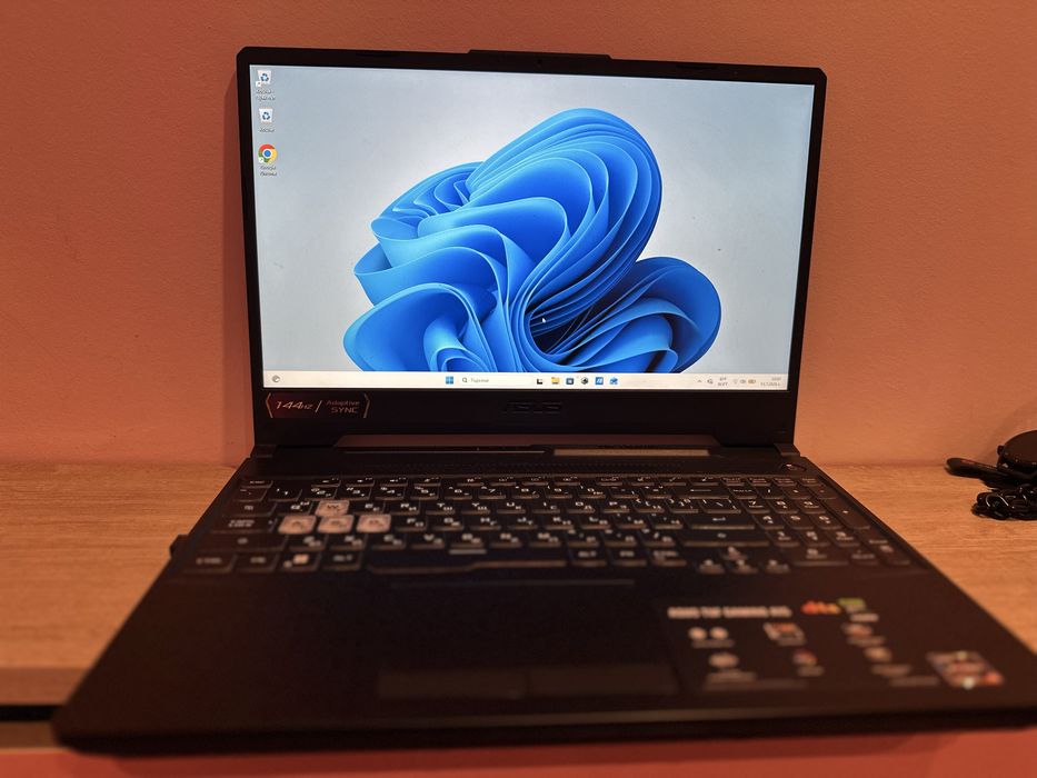 Продавам лаптоп asus