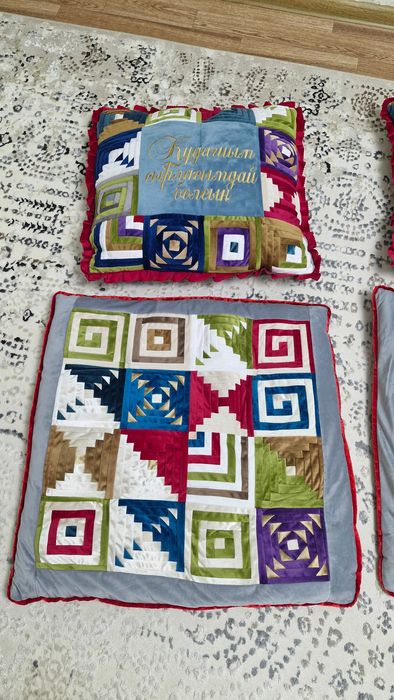 Корпе и подушки новые