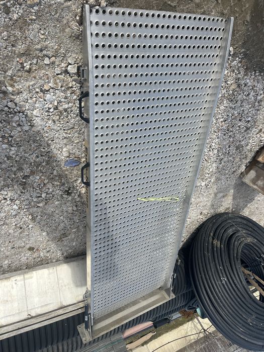 Товарна рампа за бус