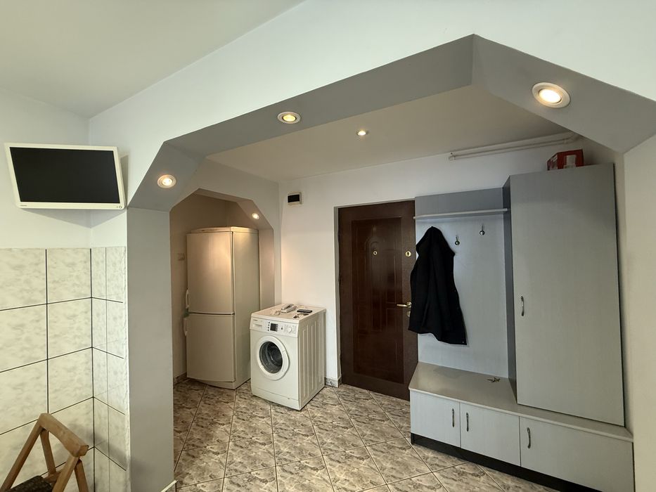 Inchiriez apartamen doua camere decomandat