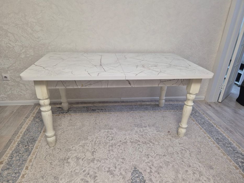 Продам стол для зала