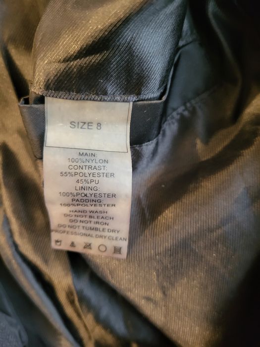 Vand geaca neagra