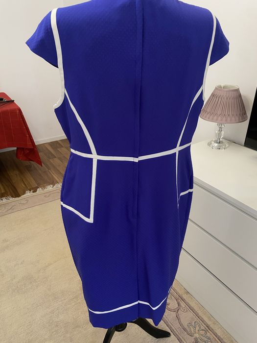 Vand rochie deosebita  , masura44