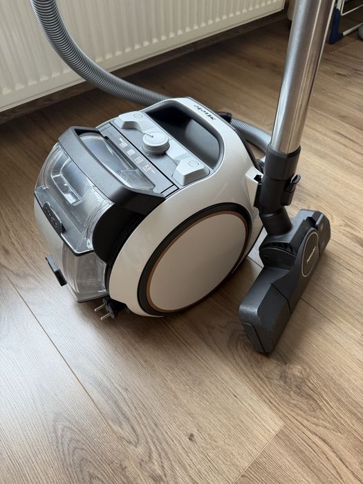 Aspirator Miele fara sac (comp.praf), in stare excelenta
