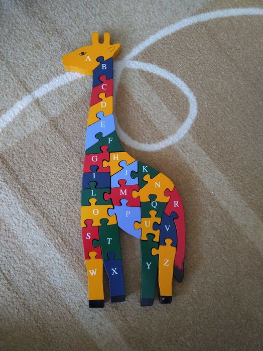 Дървен пъзел жираф с числата и английската азбука + книжка