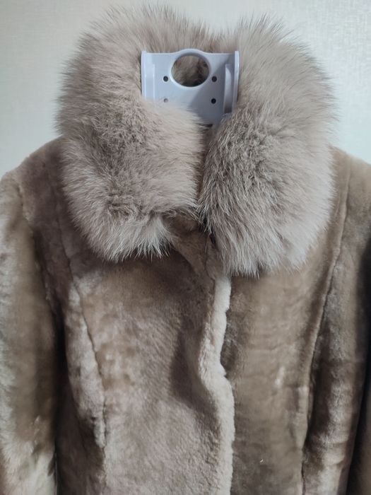 Шуба мутоновая с песцом 46рр