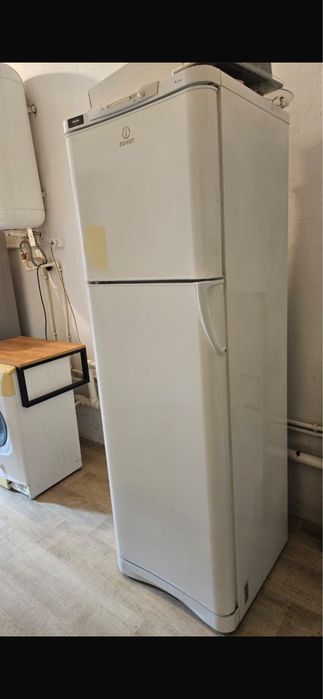 Белый холодильник