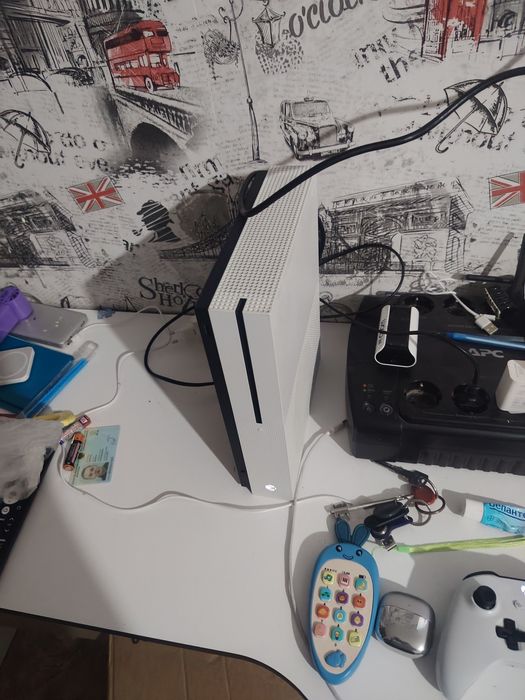 Продаю Xbox one s на 1ТБ