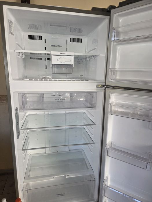 Frigider LG invertor foarte încăpător 508L