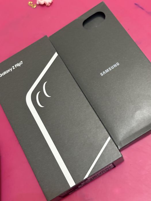 Продавам Samsung galaxy Z flip 7