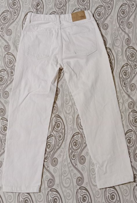 Белые джинсы унисекс
