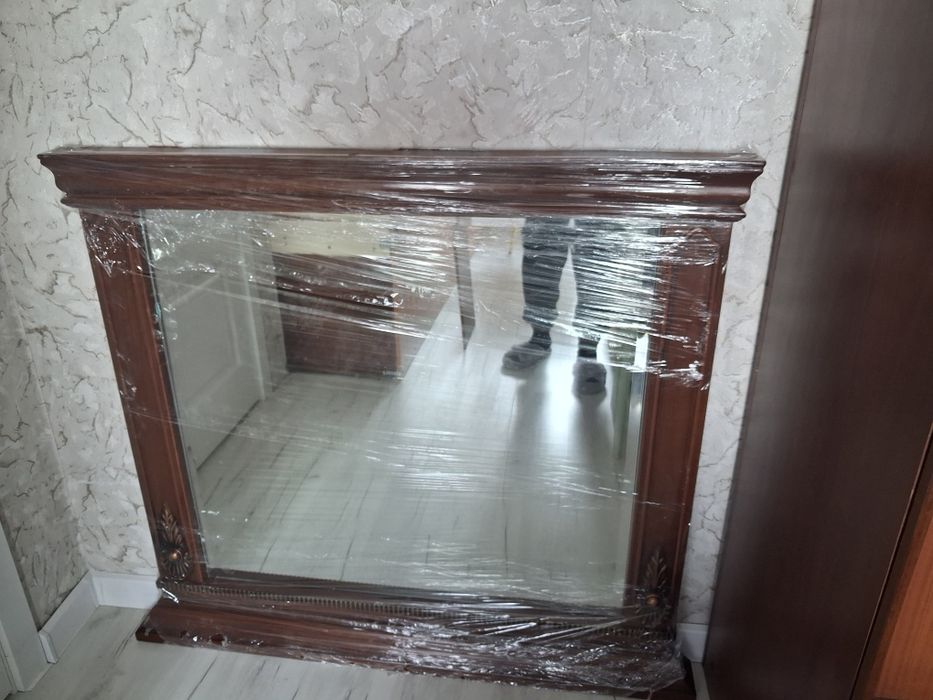 Продам зеркало в деревянной раме