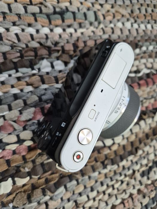 Nikon  1 J2 с Nikon 11-27.5mm  обектив