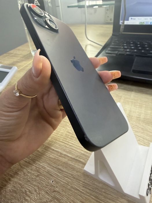 Vând iPhone 15, 128 GB