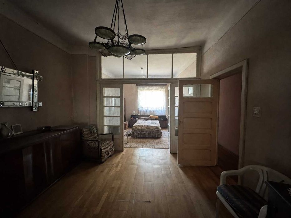 Casa din caramida cu gradina, pivnita si garaj | zona Garii, Braila