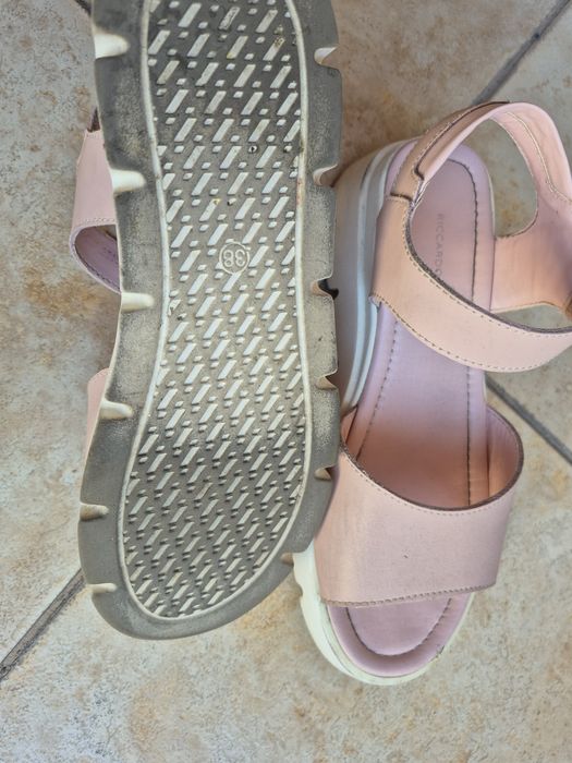 Отлично запазени сандали